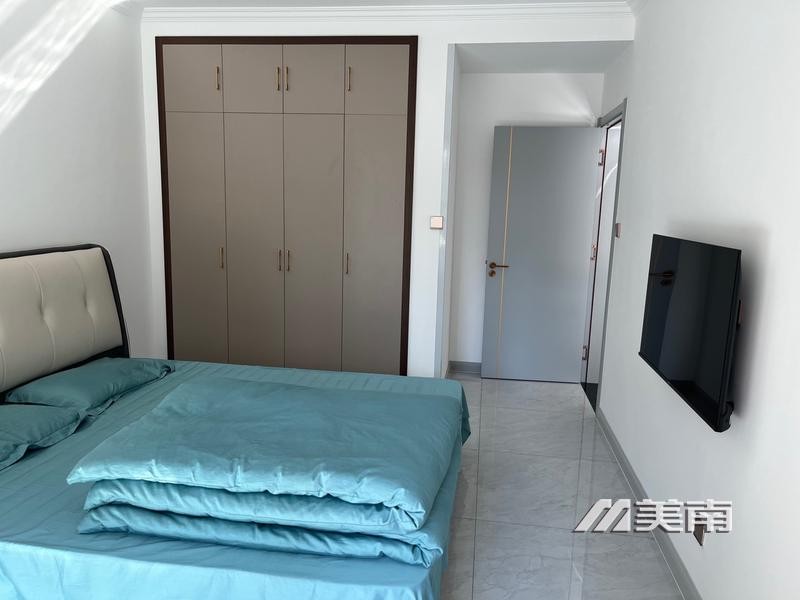 3世纪华府电梯洋房,精装未住三室两卫,房主赔钱出