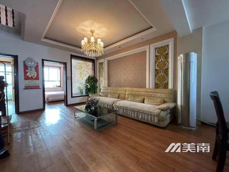 3文峰中学学区,艺苑小区电梯顶加阁,四室两卫,实木装修