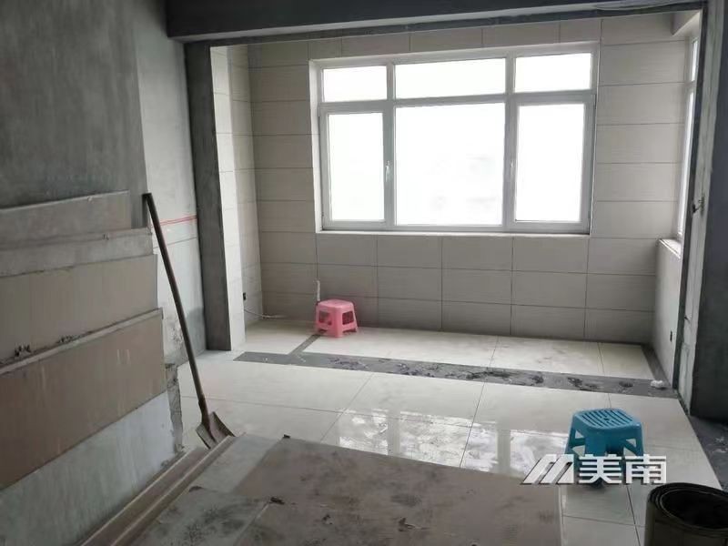 3恒隆凯旋城,电梯9楼,捡漏价128万包大税