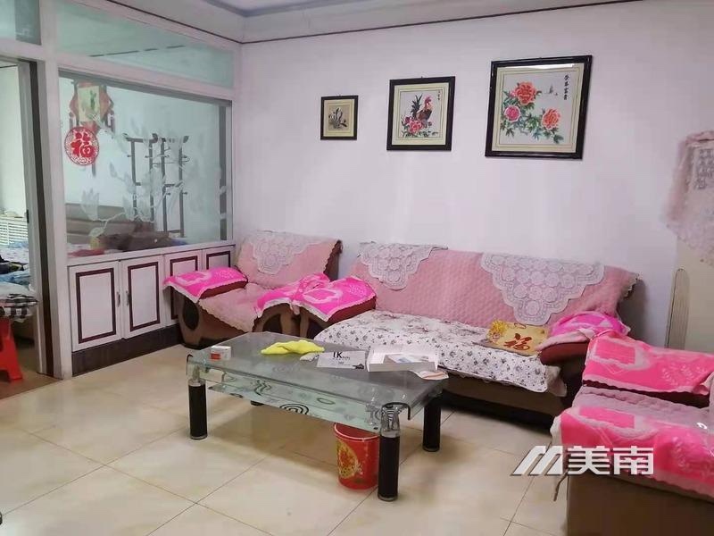 000760 广场公寓 双实验就读 黄金三楼 三室两厅一卫 卫生间带窗 95加小房15 售价55万