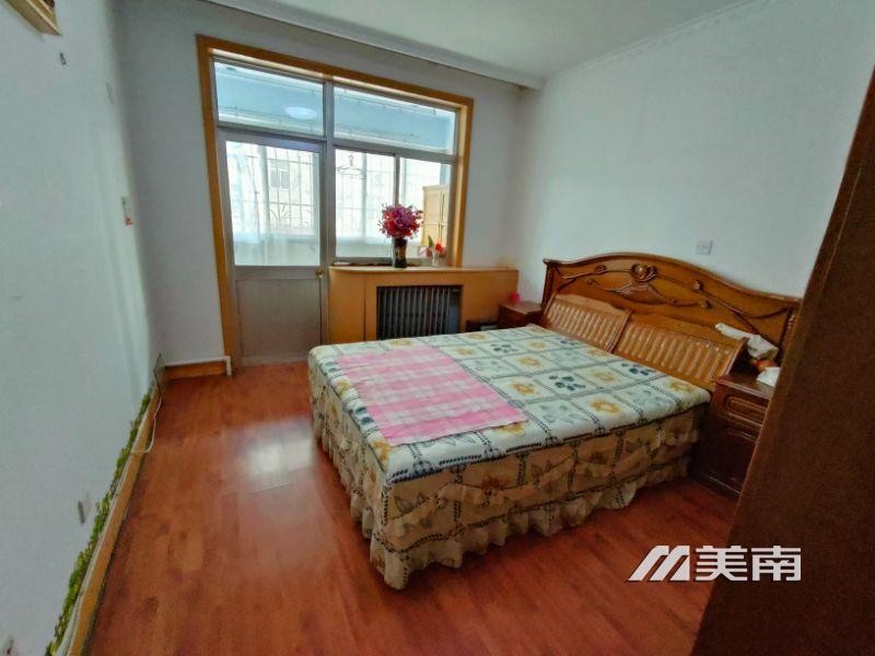 3实验中学南低楼层,大产权三室,仅售55万,出门到校