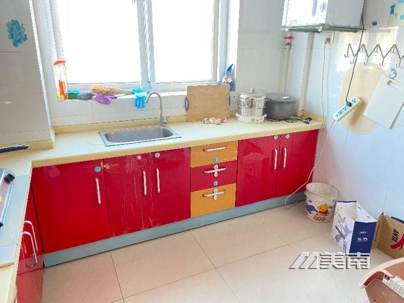 3文苑星城黄金楼层,精装三室两卫,南向客厅,户型方正