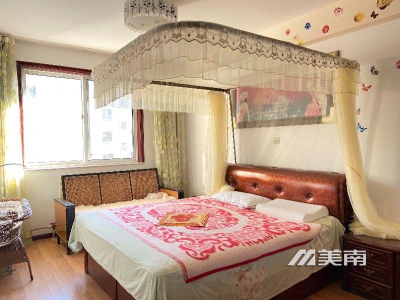 3文苑星城黄金楼层,精装三室两卫,南向客厅,户型方正