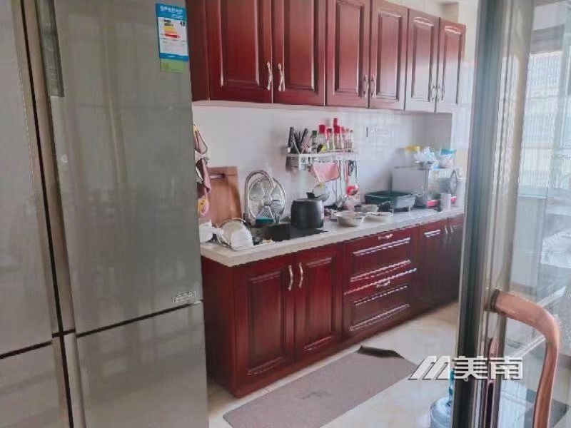 城北好房,框架地暖,129加10小房,三室两厅两卫。房子很板正,户型也好,75万