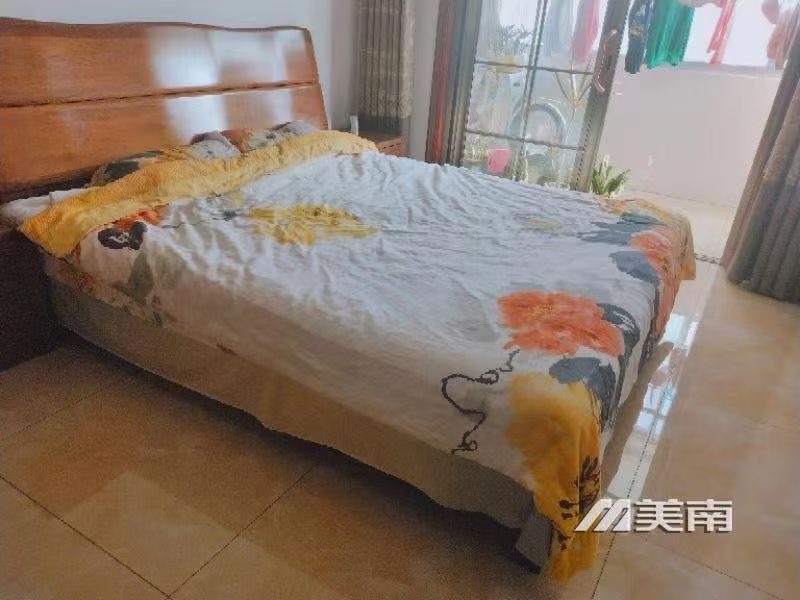 城北好房,框架地暖,129加10小房,三室两厅两卫。房子很板正,户型也好,75万