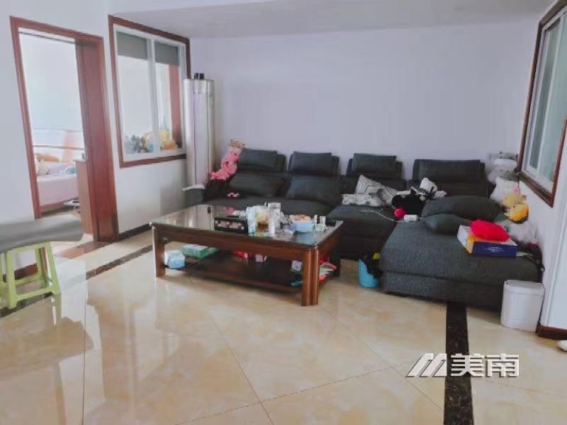 城北好房,框架地暖,129加10小房,三室两厅两卫。房子很板正,户型也好,75万