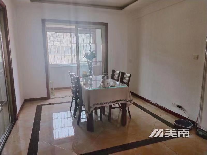 城北好房,框架地暖,129加10小房,三室两厅两卫。房子很板正,户型也好,75万