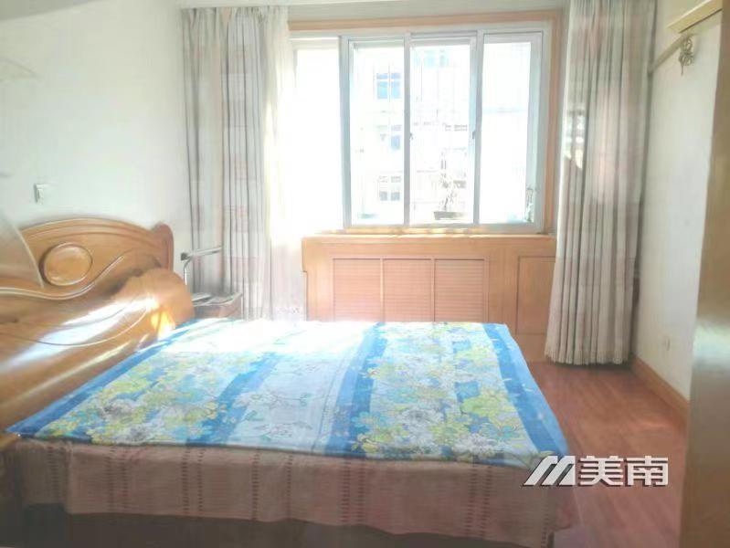 001075 教育路八区 精装三室两厅一卫 房主住的很在意,可拎包入住 100加18小房 小房有窗 售价58万
