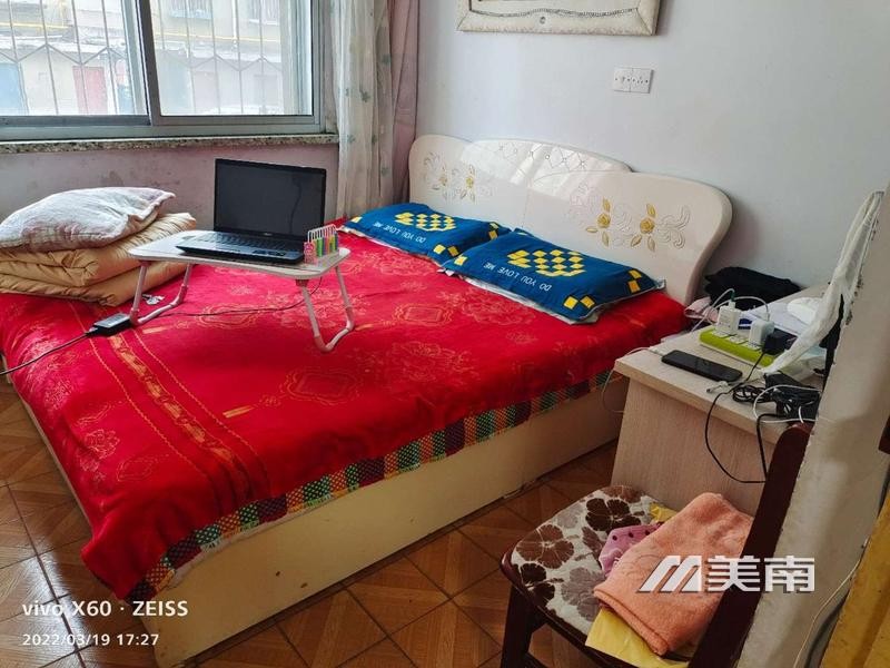 玉皇 建发小区一楼89平加6小房,三室两厅,售价35万