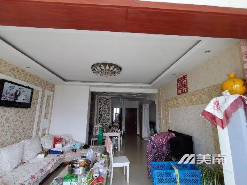 半岛龙庭11层的电梯好楼层,精装三室两厅两卫,77万可贷款