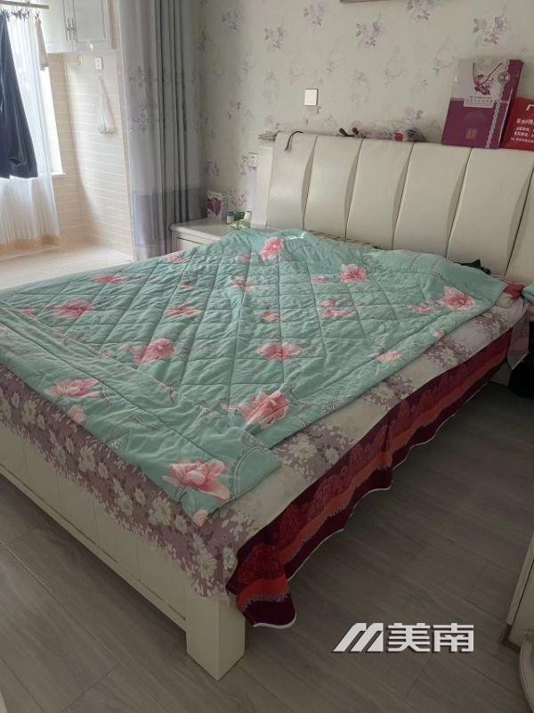 3云峰中学学区幸福里1楼,精装三室,仅售69万