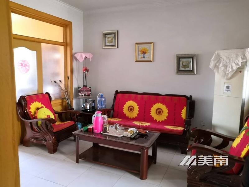 3实验中学学区,东北隅新村,精装三室,38万包大税,去实验中学上学也就二分钟路程