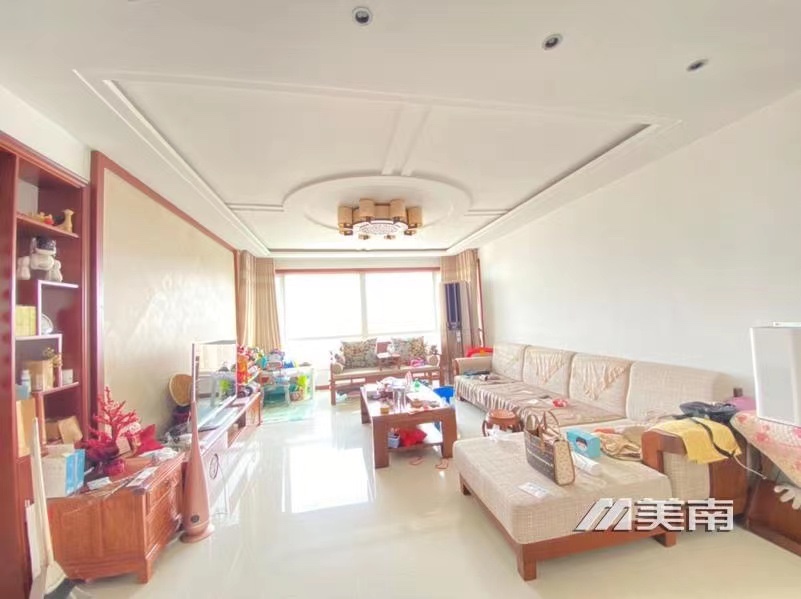 001193降价急售,双语学区,电梯次顶楼,165平,带车位,小房。全实木装修,四室两厅两卫,仅售139万9