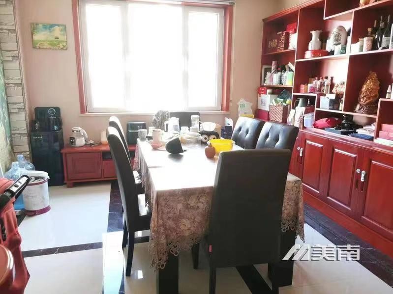 3城南电梯好楼层,元宝户型,精装地暖,三室两卫,仅售58万