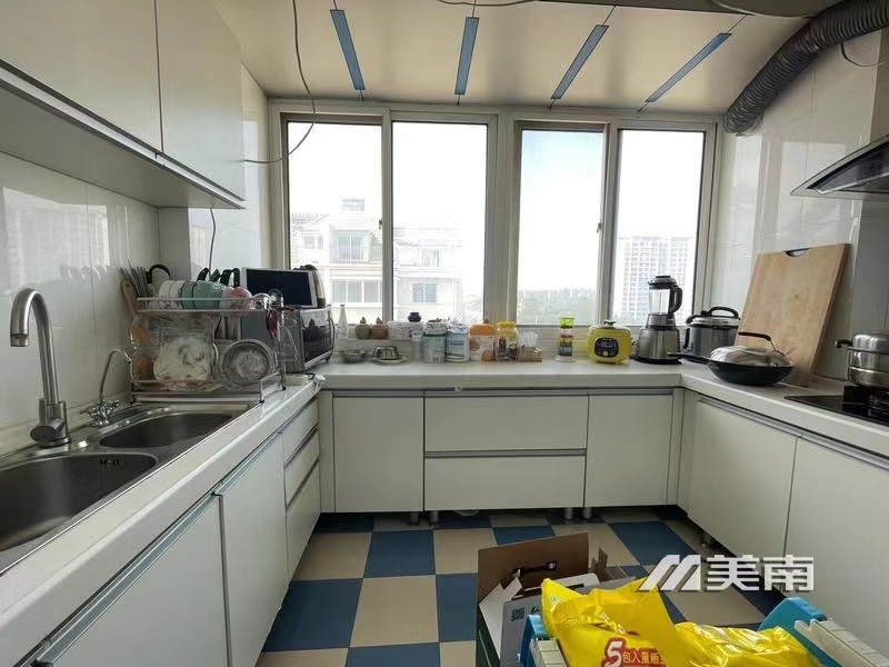 3降价急售,双语实验学区顶加阁,框架结构,保养非常好