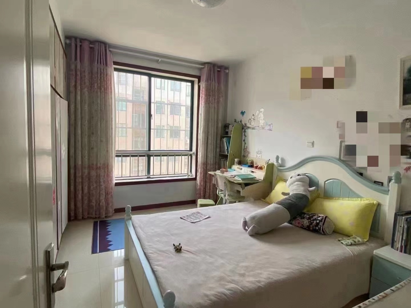 001509又来捡漏房 城东明珠花苑 步梯三楼,93加小房,精装三室,框架地暖!很干净没大住,带家具家电齐,只需要55万8下手要快速度秒