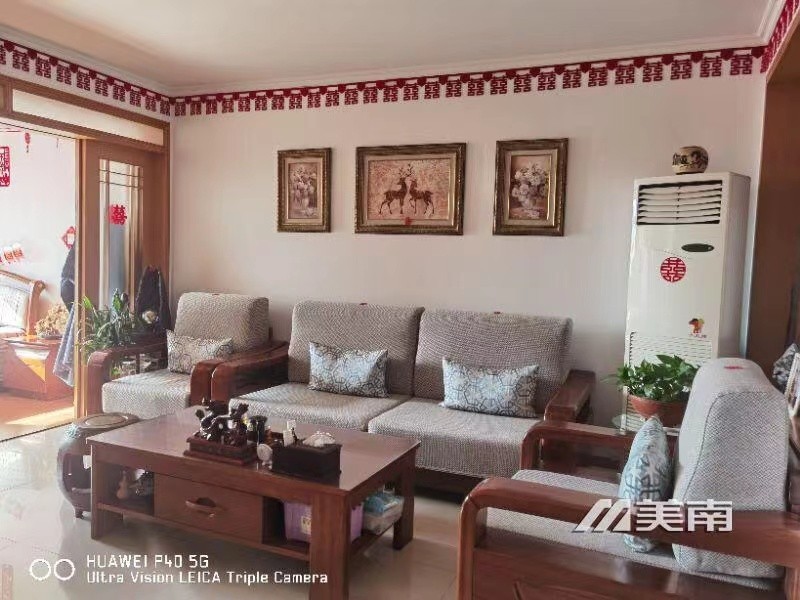 3府西院小区,一小文峰学区,步梯好楼层,精装三室,仅售52万