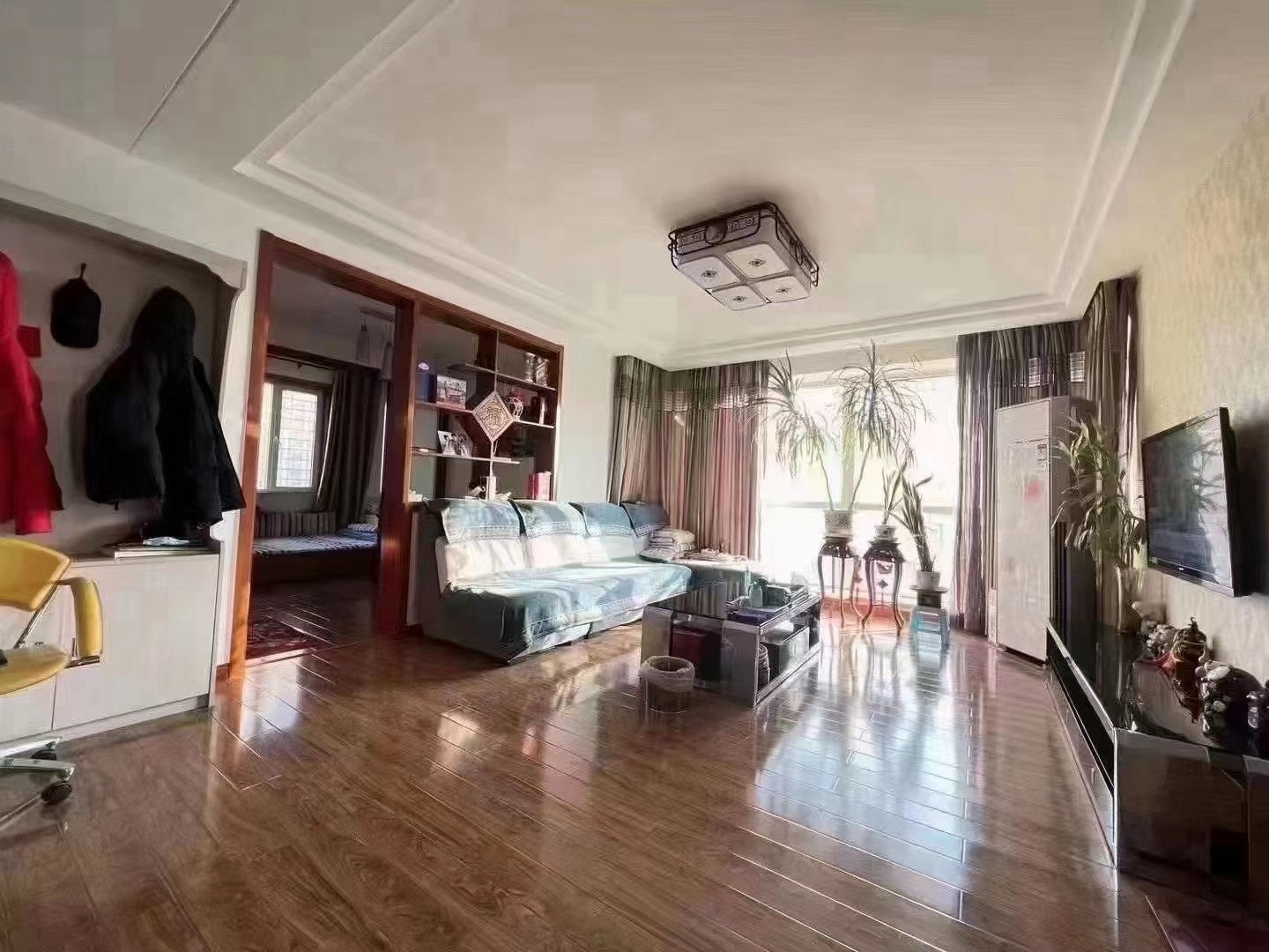 3福莱美景电梯9楼,精装三室,带所有家具家电