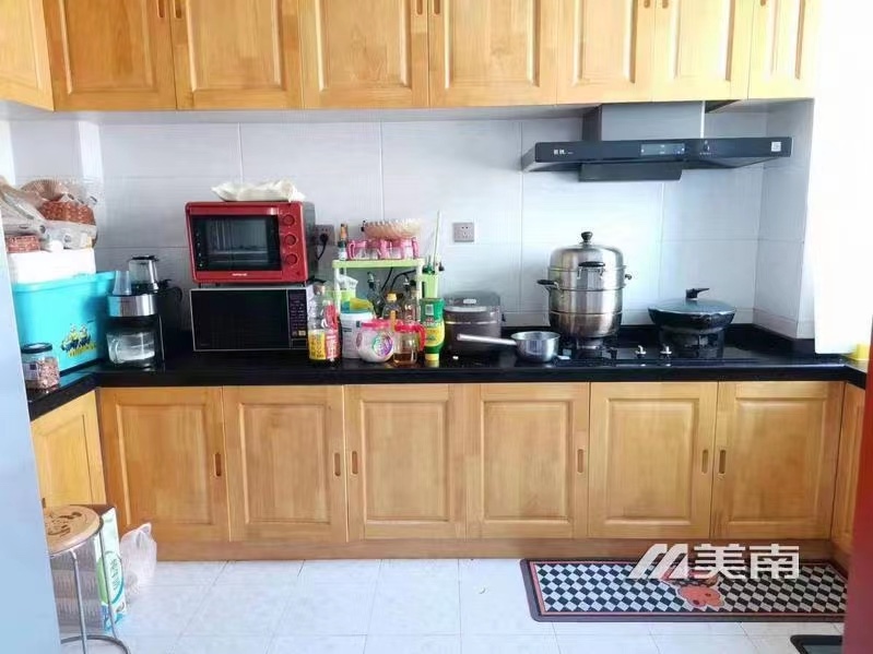 降价急售 001199城南电梯房 框架地暖 豪华装修大平层 三室两厅两卫 152平大平层 降价急售53万8 看好议价