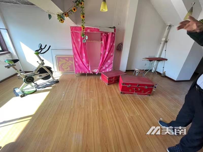 3艺苑小区顶加阁,框架地暖,捡漏41万8