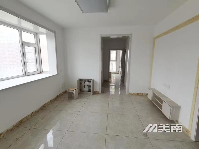 3 芳馨苑电梯中层,精装未住两室,56 万 8 包大税