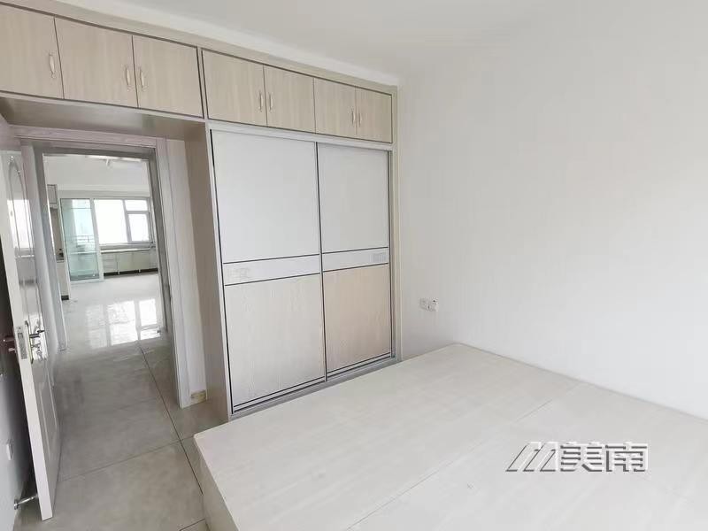 3 芳馨苑电梯中层,精装未住两室,56 万 8 包大税