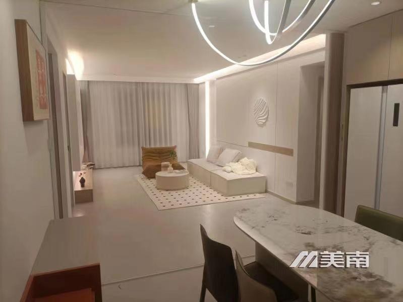 3 世纪华府电梯好楼层,新装未住三室,带车位 122 万