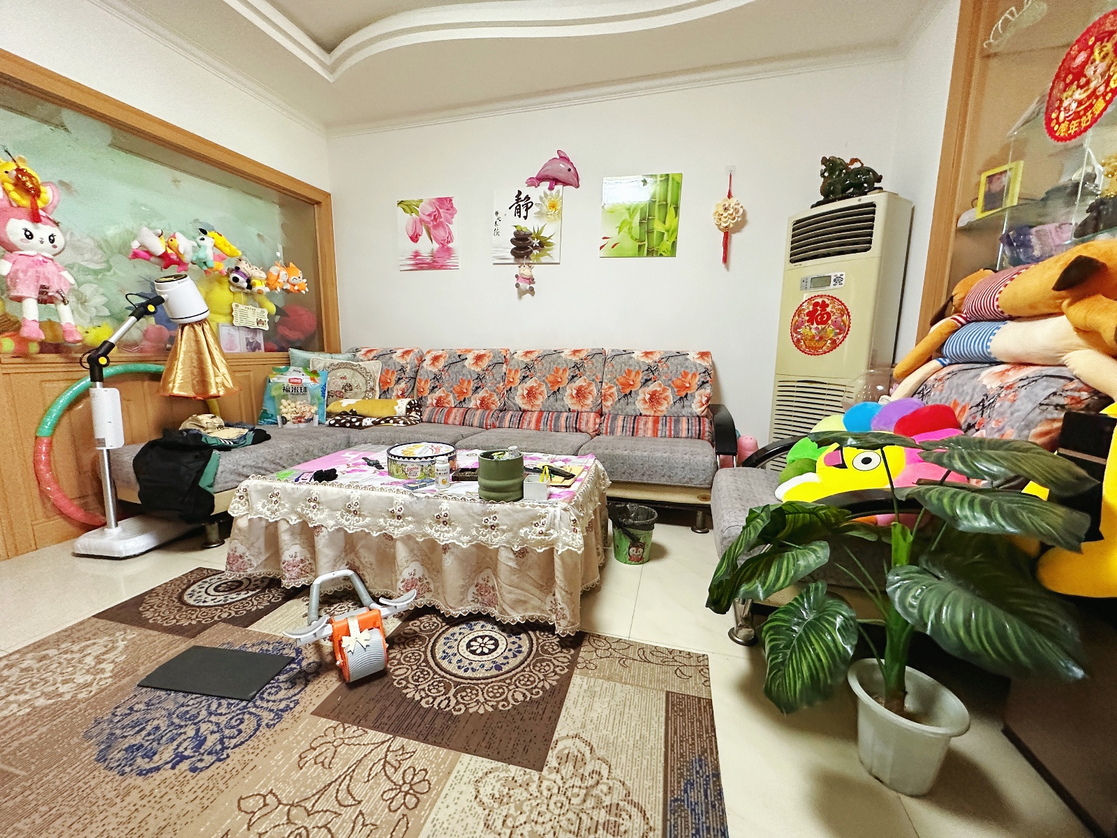 艺苑小区中层,,地暖,三室非常干净,保养非常好