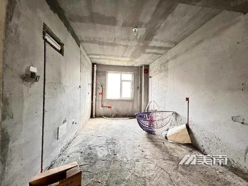 紫金名城1楼带下沉式庭院买一层送一层58万